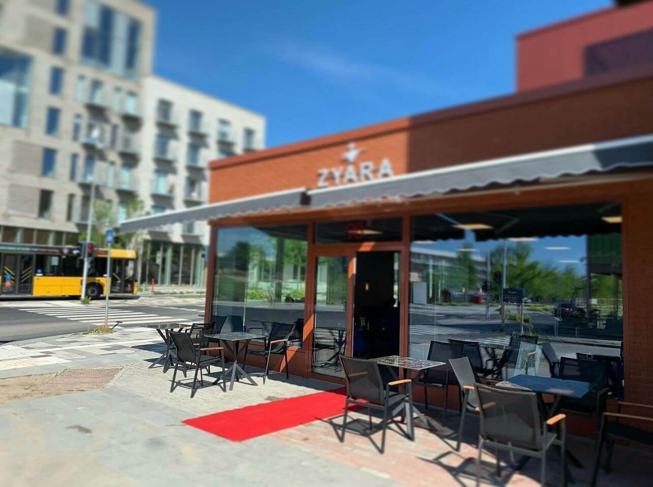 Zyara Restaurant set udefra i Brabrand